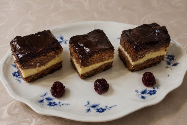 Cheesecake cu visine si ciocolata