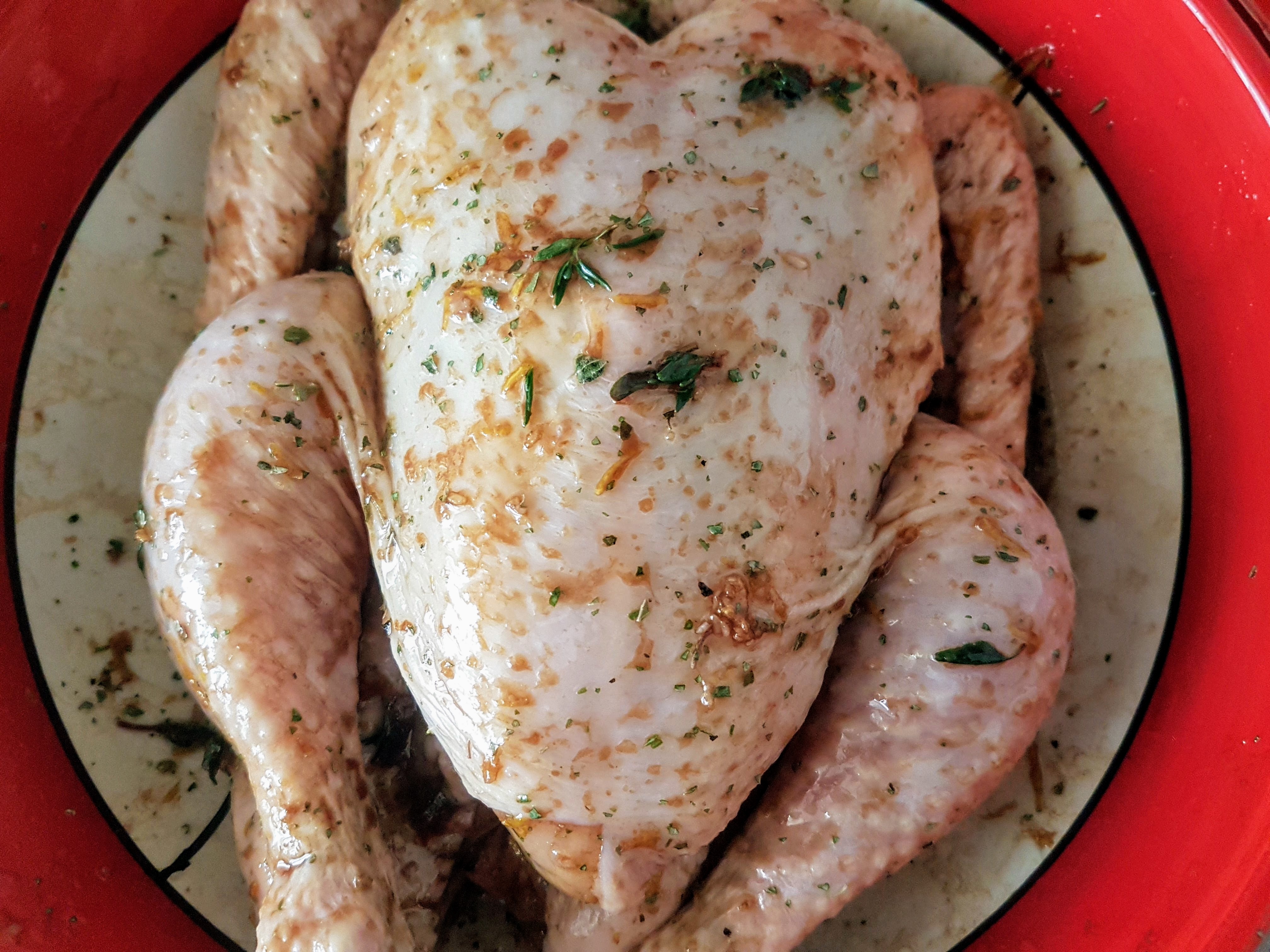 Pui intreg la gratar cu lamaie si oregano