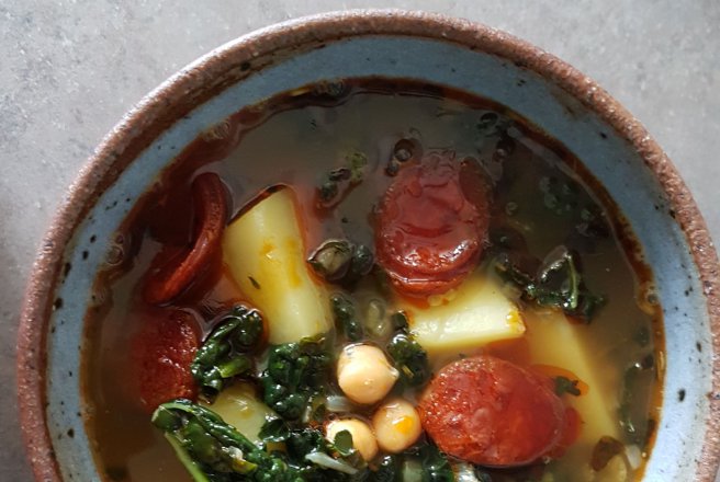 Supa de legume cu naut, cavolo nero si Chorizo