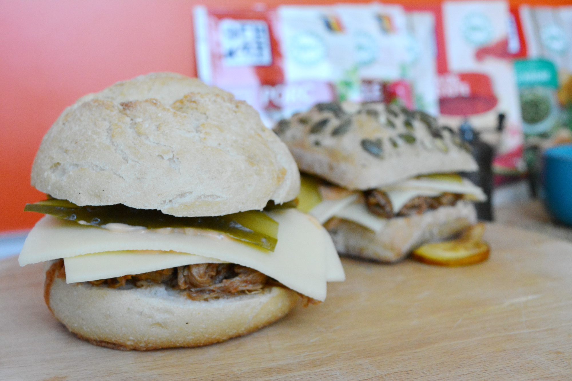 Pulled pork-Burger cu fasii din carne de porc