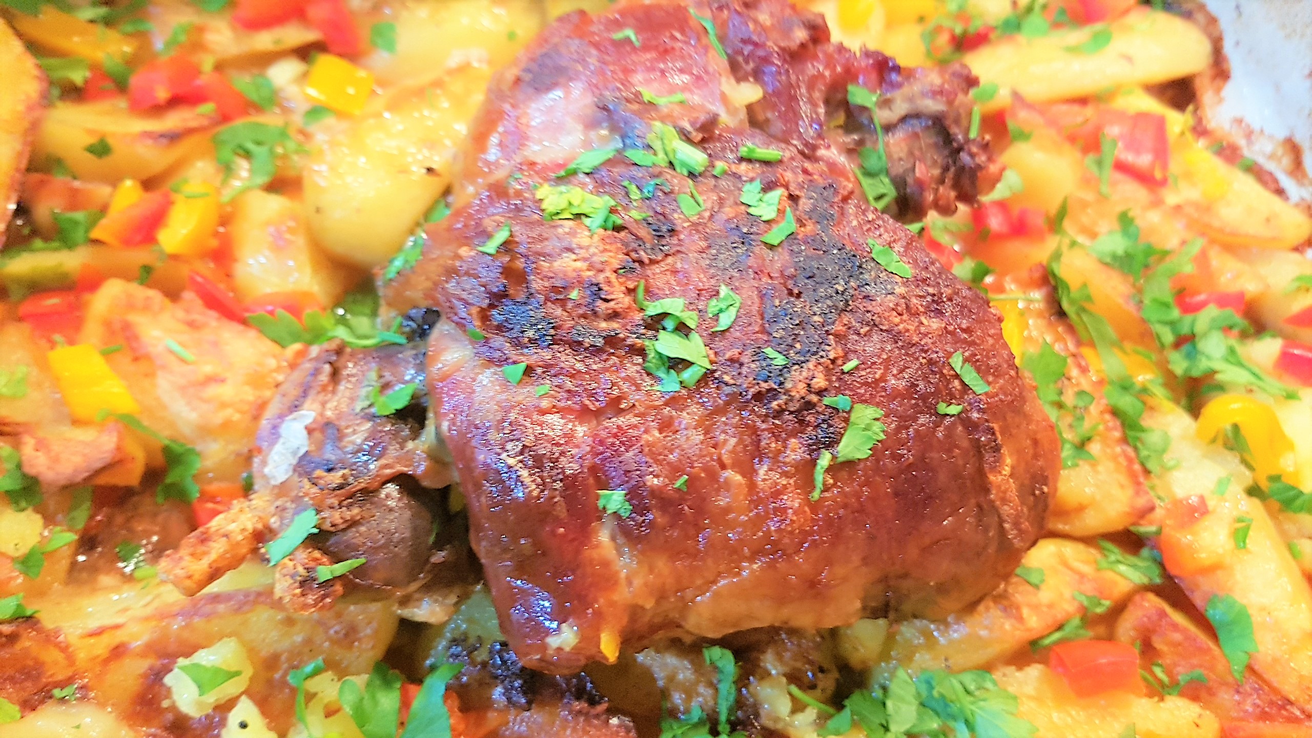 Friptura de berbecut cu cartofi si usturoi-la cuptor