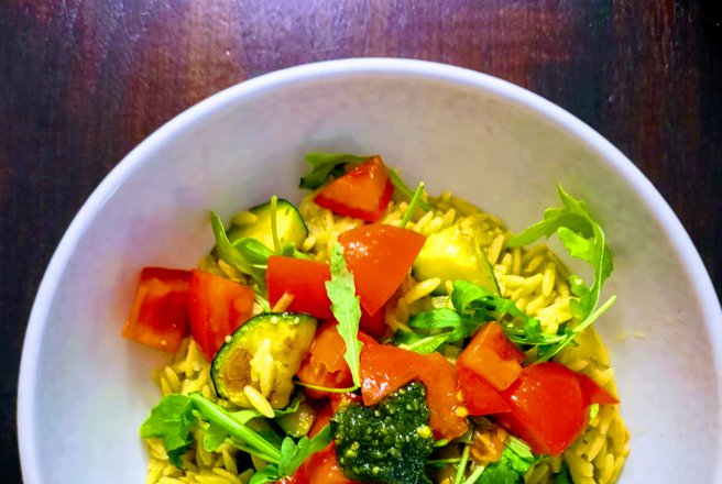 Risotto din orzo cu dovlecel copt, pesto si rucola