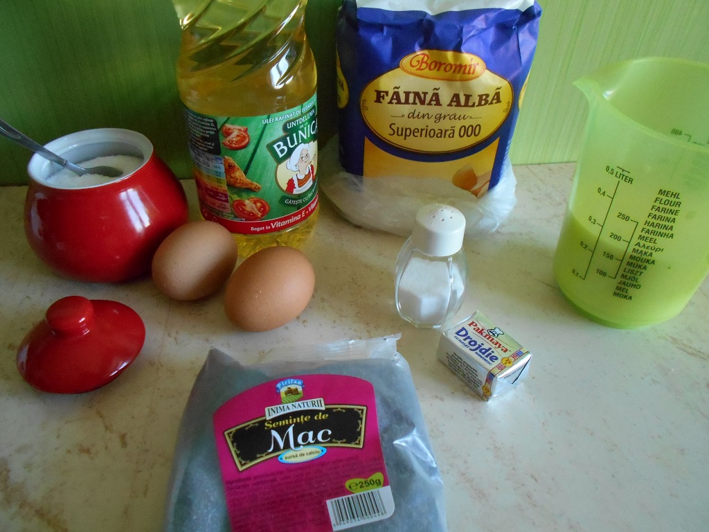 Paine rulata, cu mac sau chimen
