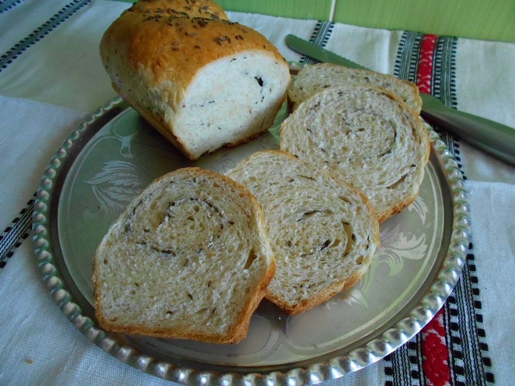 Paine rulata, cu mac sau chimen