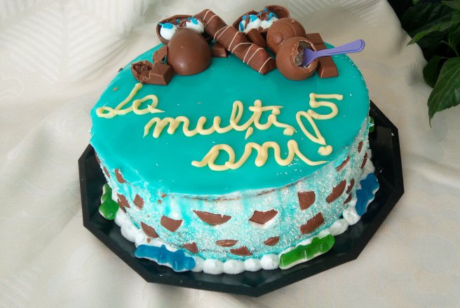 Desert tort spirala cu 2 mousse-uri si glazura oglinda