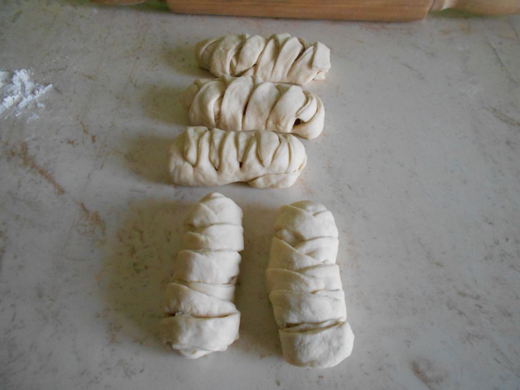 Crenvursti in aluat, la cuptor