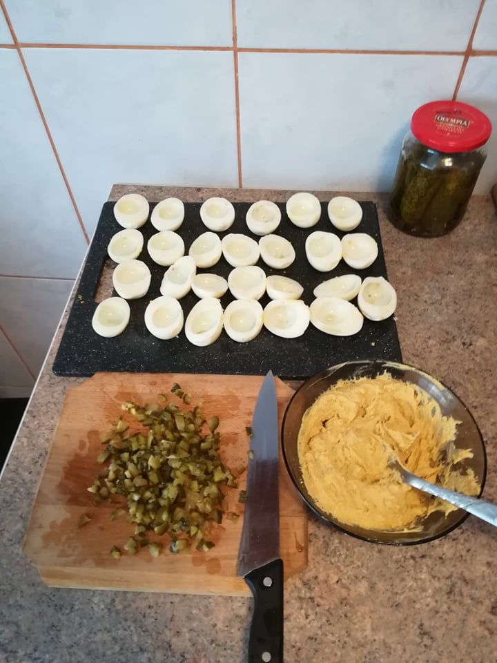 Aperitiv oua umplute cu pate de rata