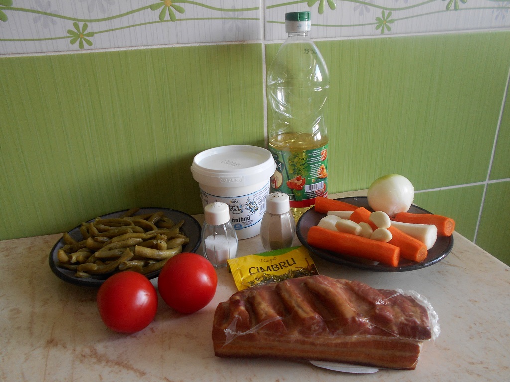 Ciorba de fasole verde, cu smantana si afumatura