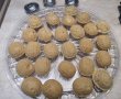 Desert nuci umplute cu crema de ciocolata si nuci macinate-9