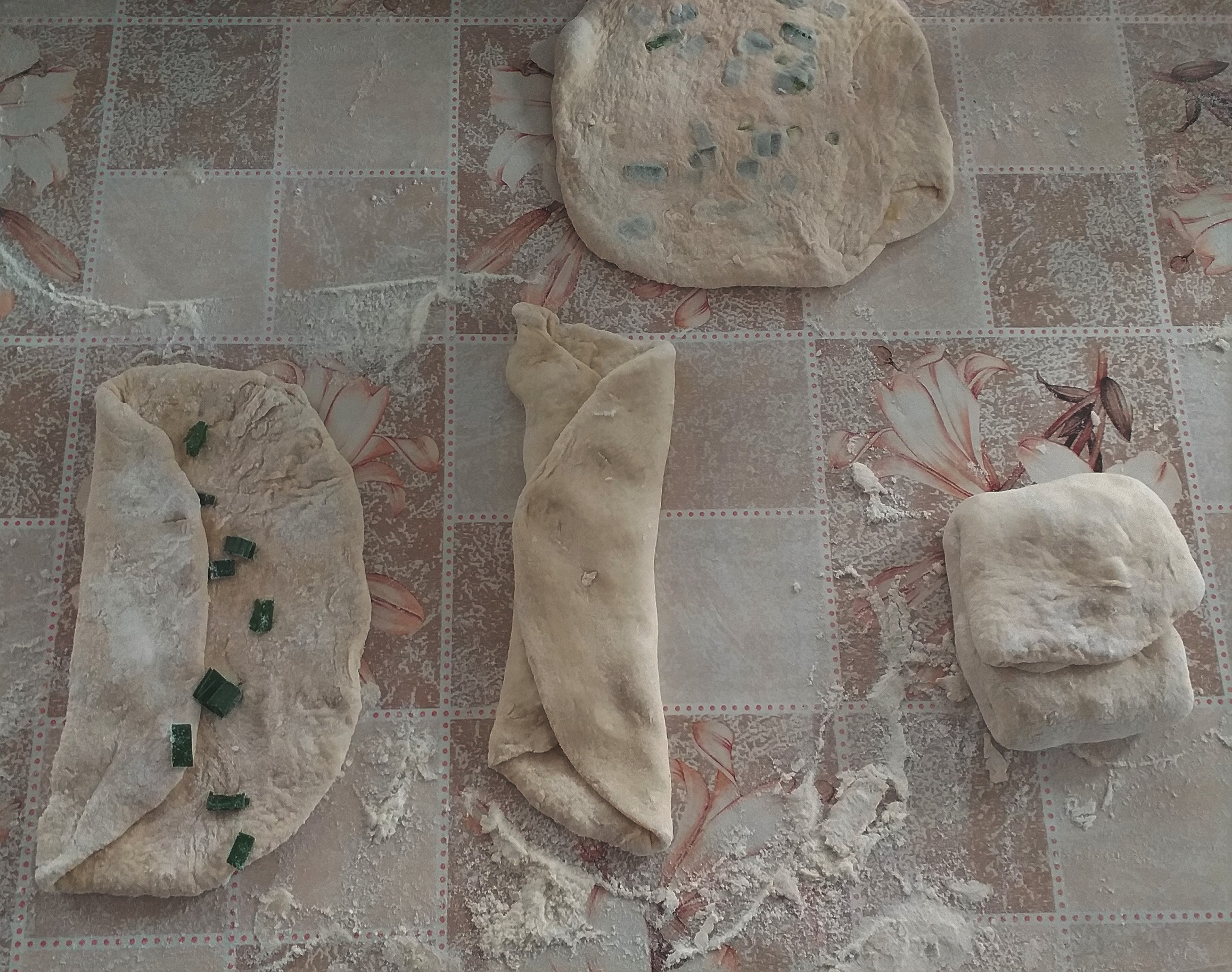 Turte cu ceapa verde