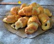 Desert cornuri pufoase cu gem de prune si nuca macinata-18