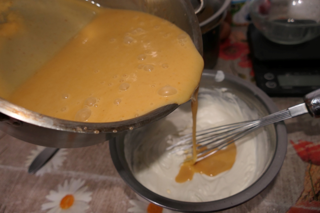 Desert cu caise si banane - Deliciu fin si aromat