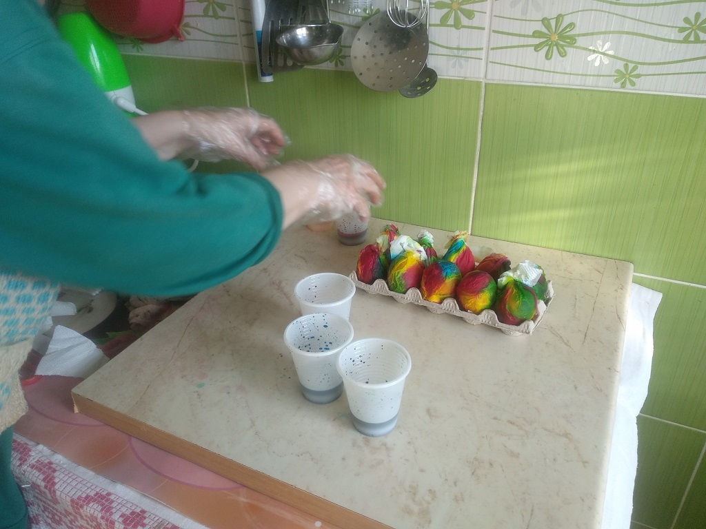 Ouă vopsite curcubeu - Reteta simpla si rapida