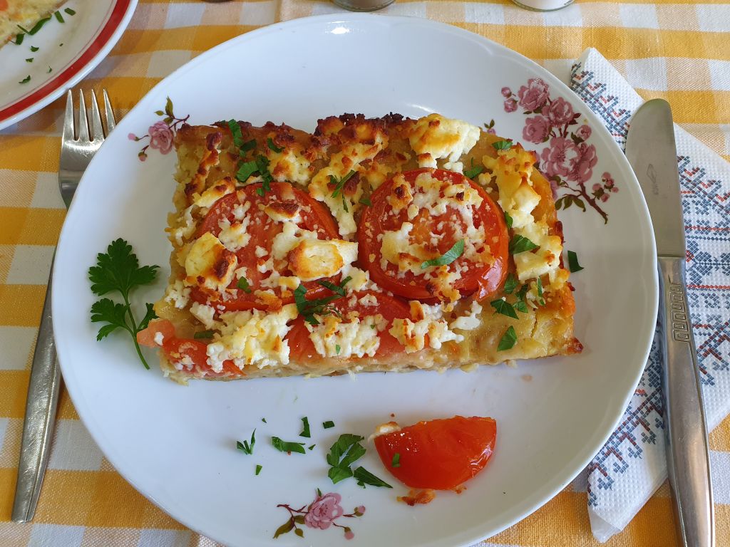 Pizza altfel, pe blat de cartofi - Reteta simpla si satioasa