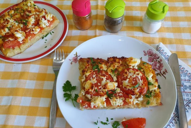 Pizza altfel, pe blat de cartofi - Reteta simpla si satioasa