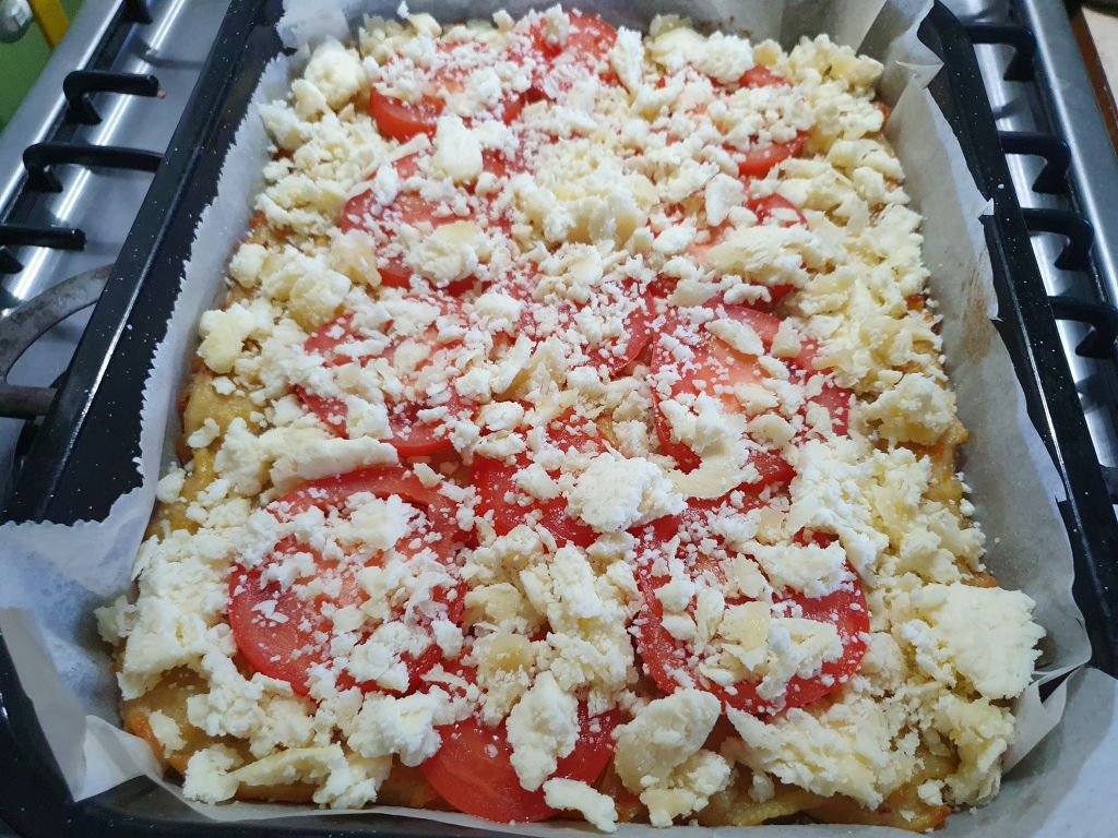 Pizza altfel, pe blat de cartofi - Reteta simpla si satioasa