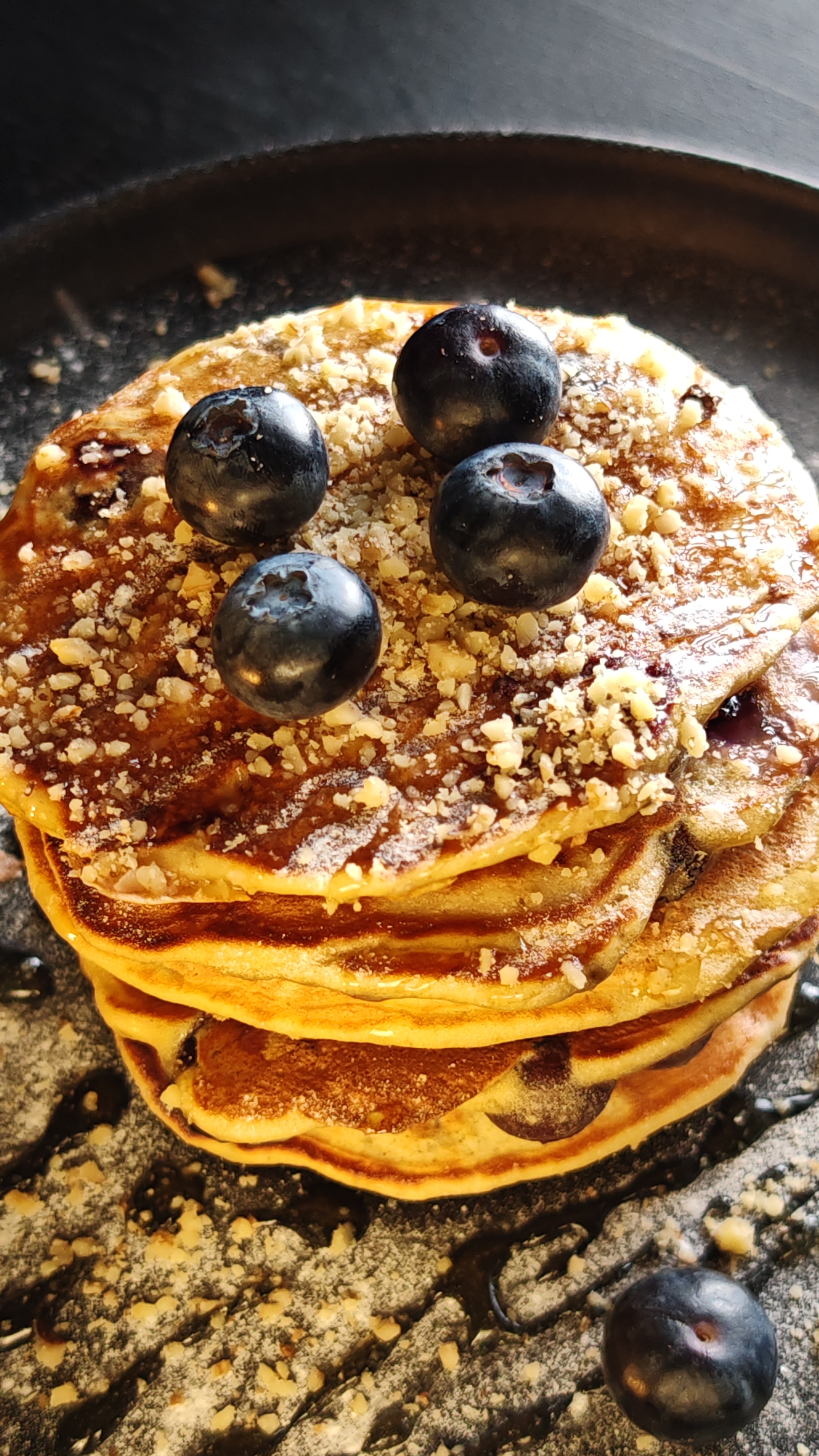 Pancakes pufoase cu banane și afine – Rețetă simplă și rapidă
