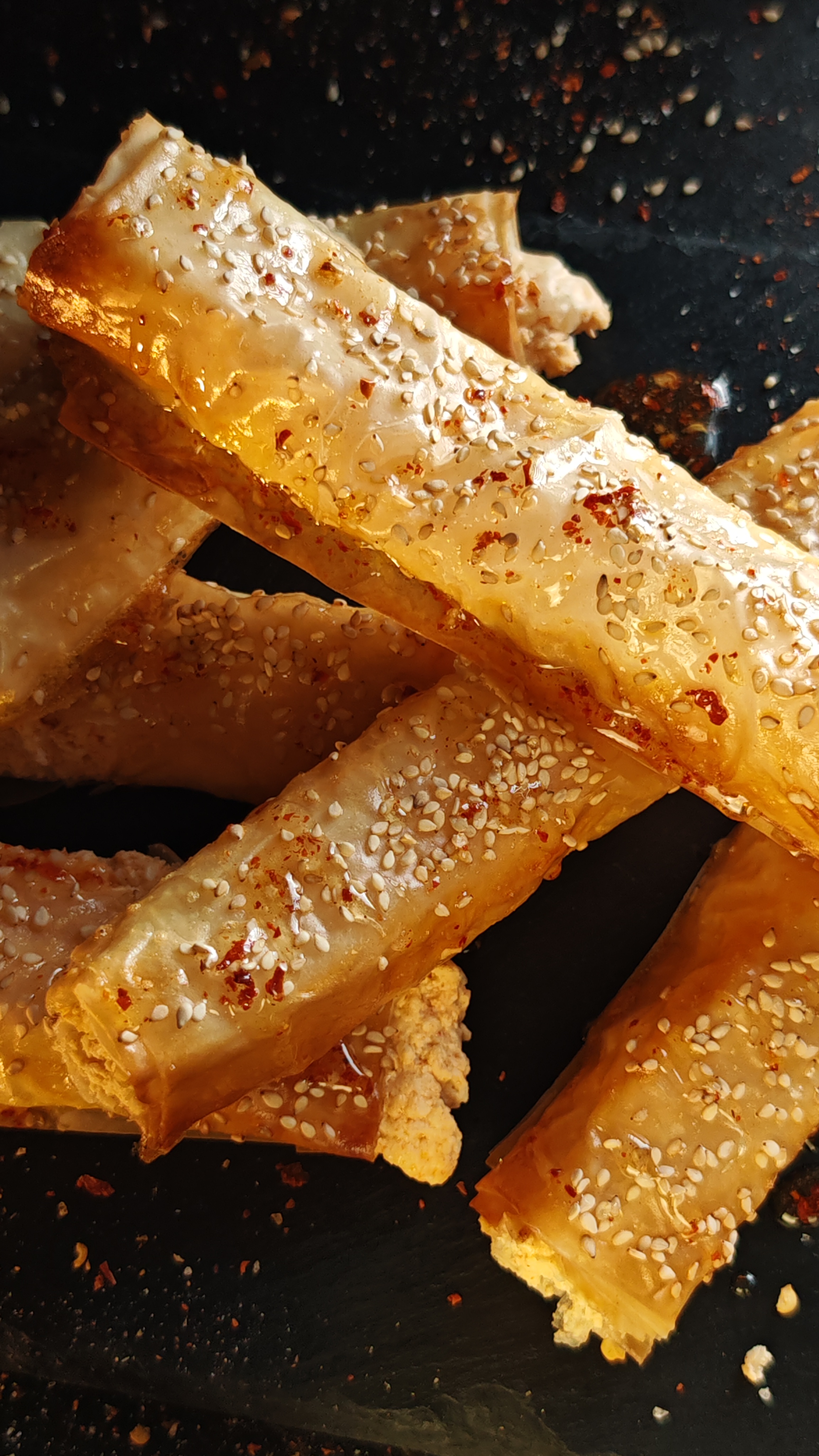 Rulouri picante cu brânză și miere - Gustarea inedită și delicioasă