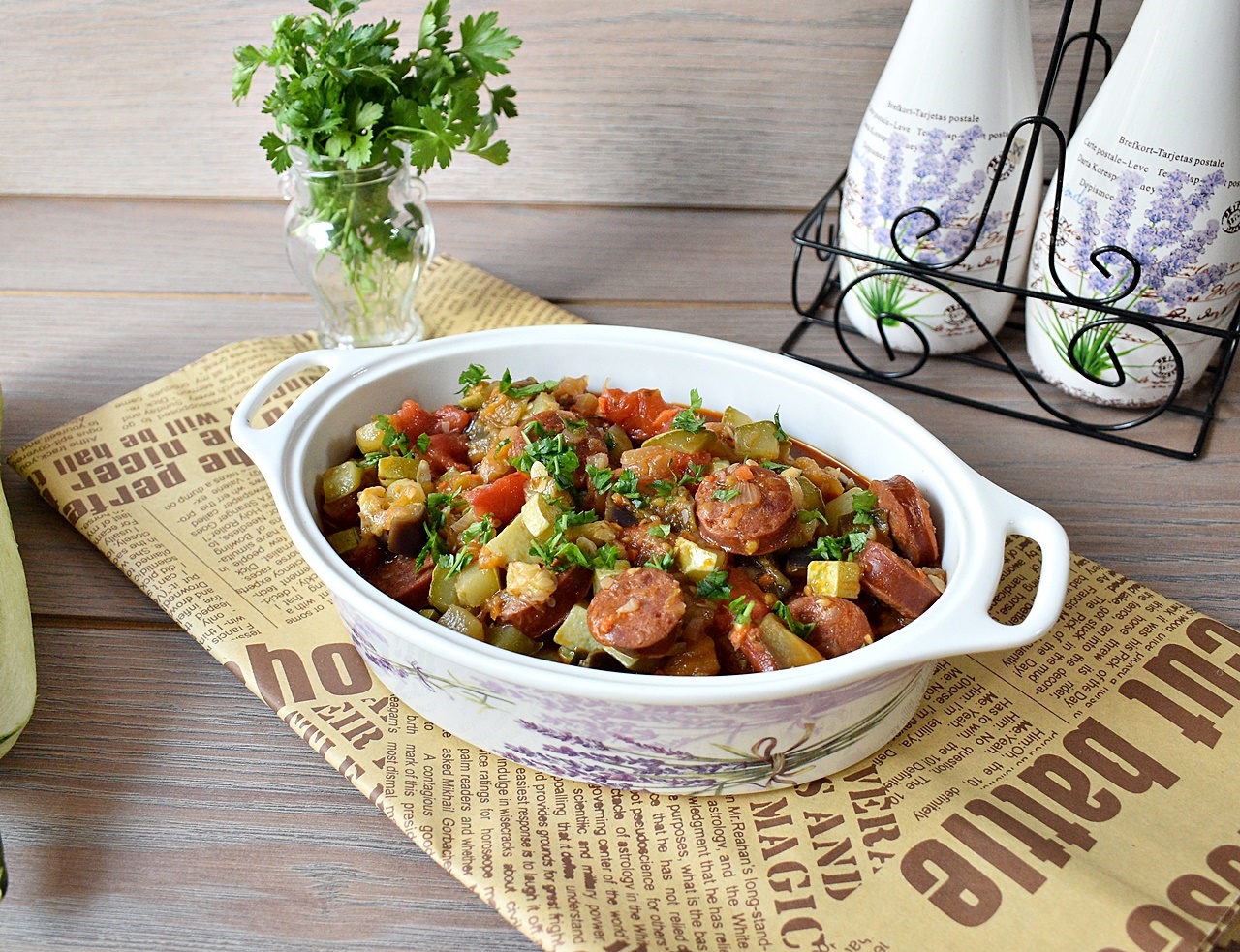 Mancare cu vinete, dovlecei si chorizo - Reteta gustoasa si usoara