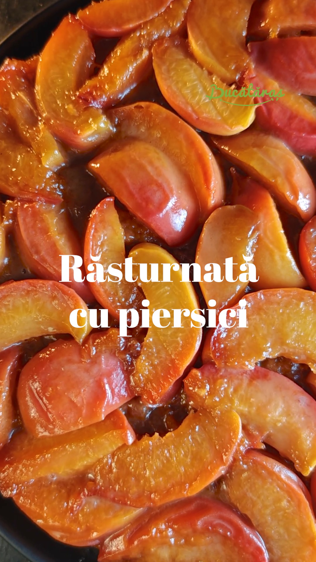 Prăjitură răsturnată cu piersici caramelizate - Rețeta delicioasă de vară