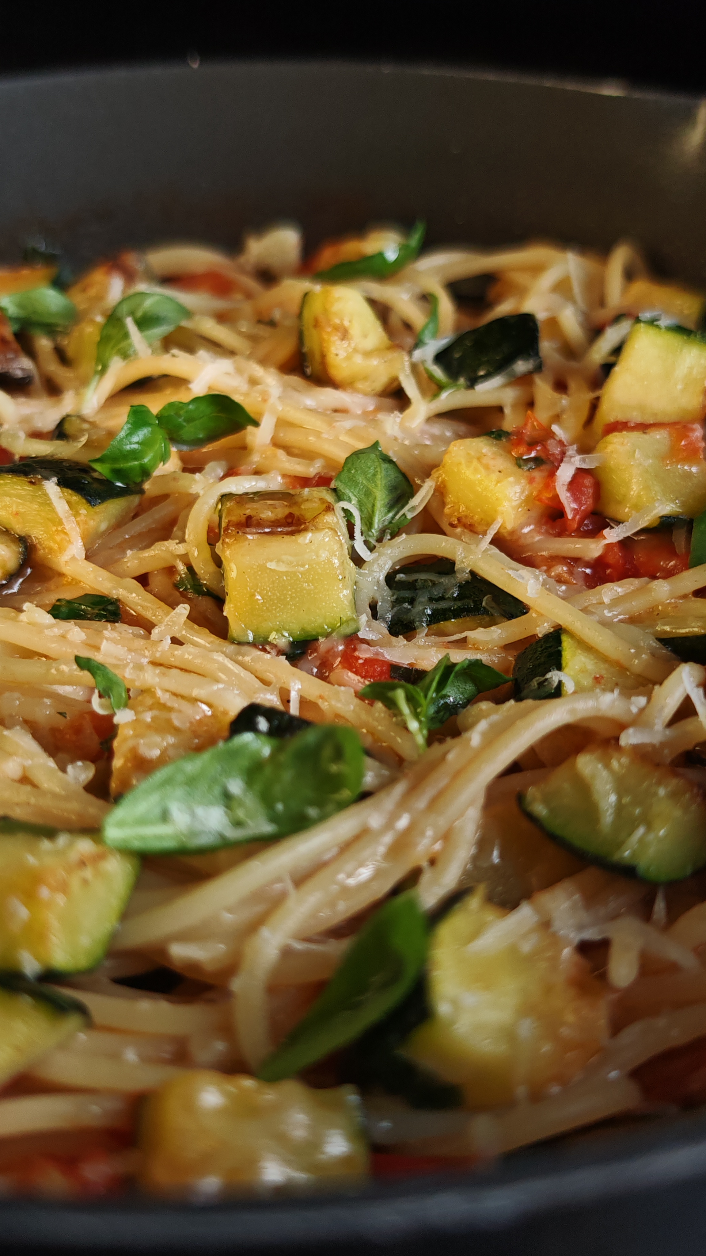 Spaghete cu roșii și zucchini - Savuroase și rapide