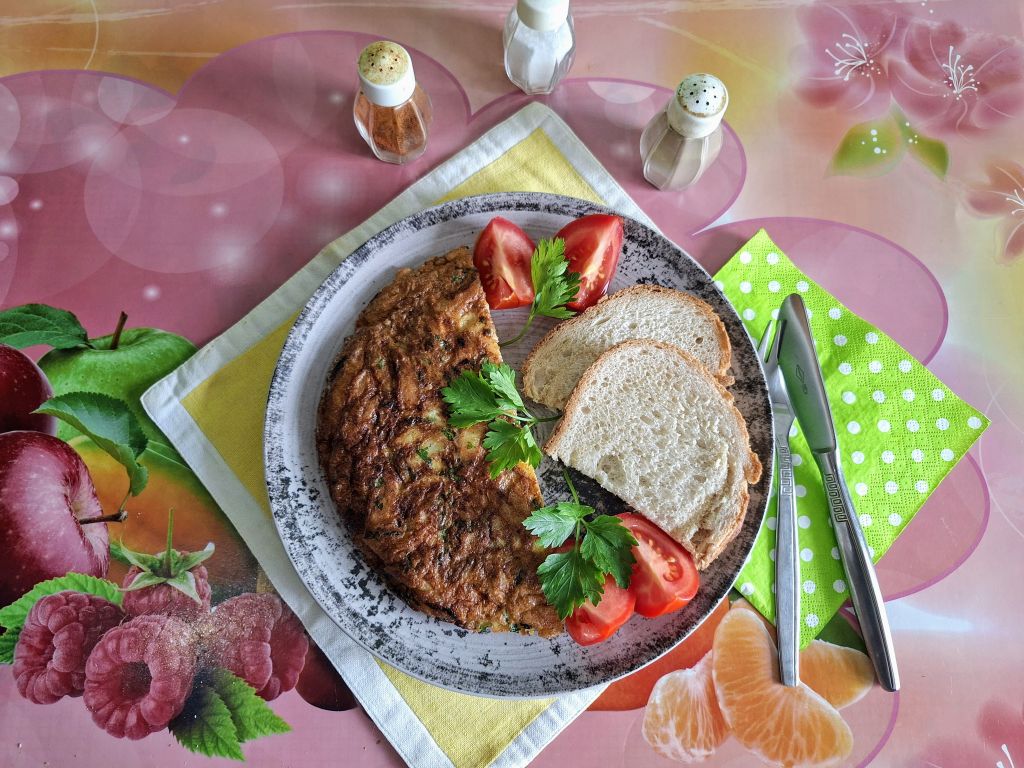 Tortilla cu cartofi si ceapa, la tigaie - omleta spaniola simpla si gustoasa