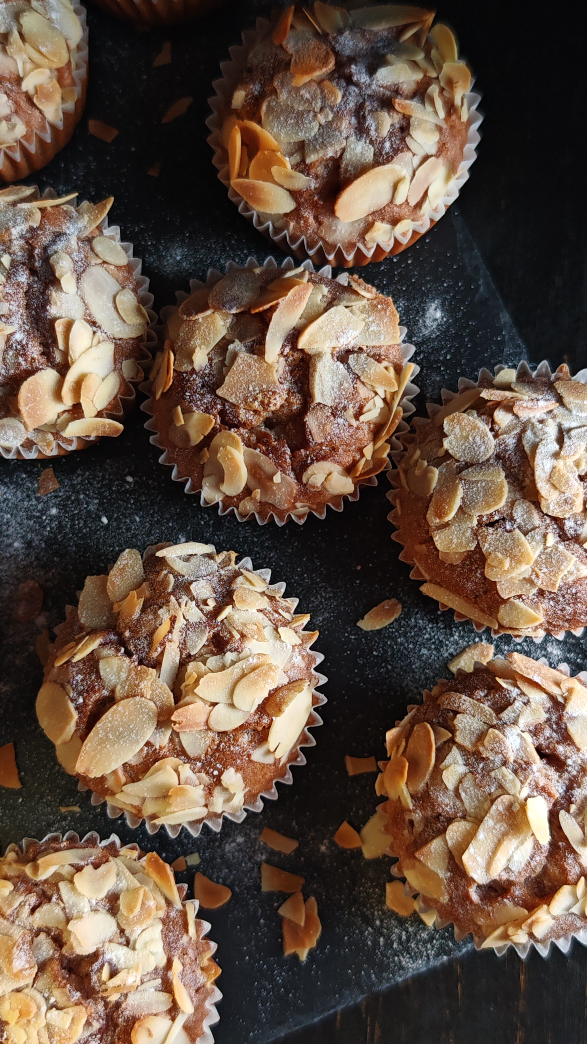 Brioșe cu căpșuni și ciocolată albă - Delicioase și ușor de făcut