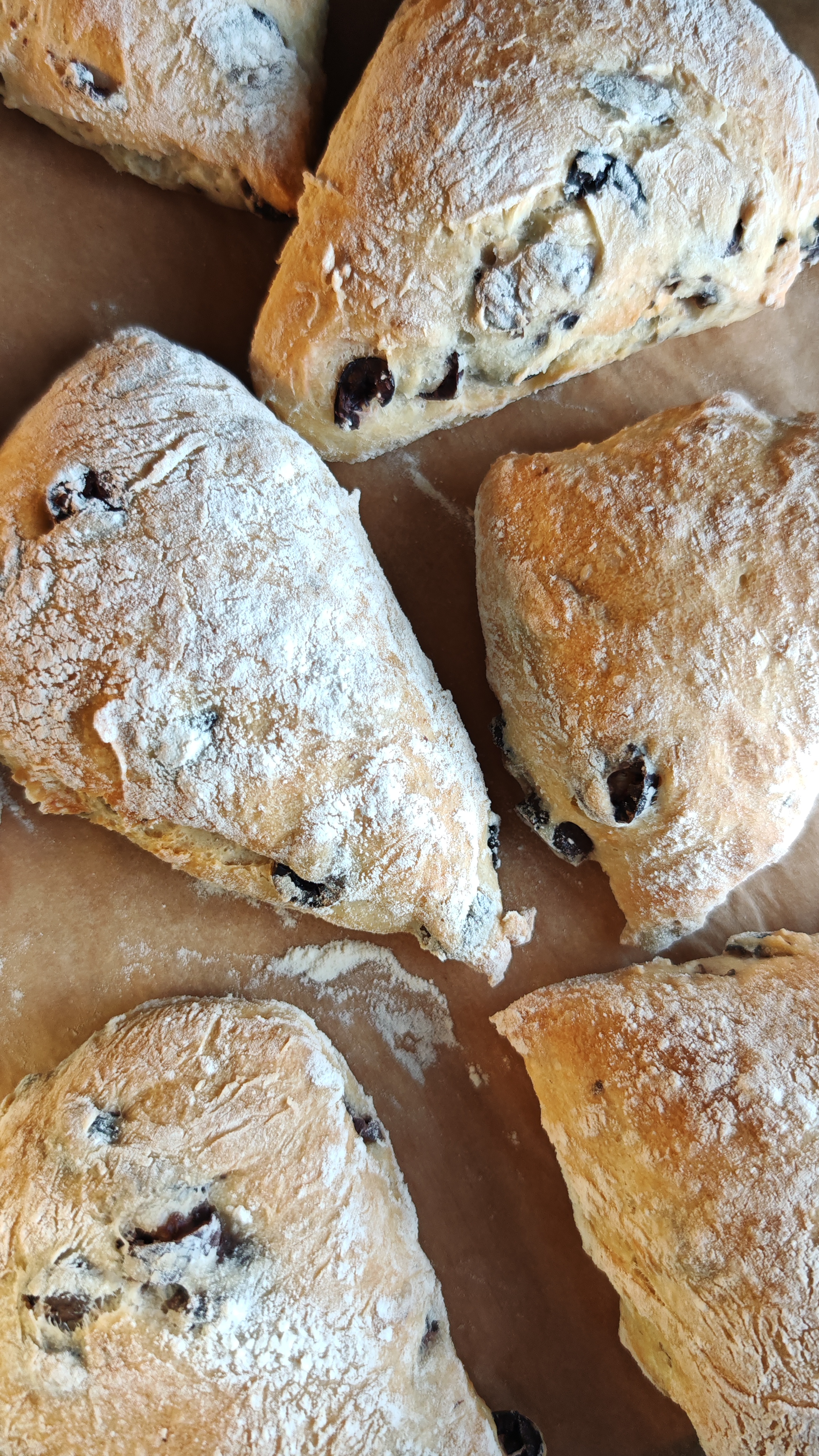 Chifle cu măsline - Rețeta simplă, cu frământare redusă