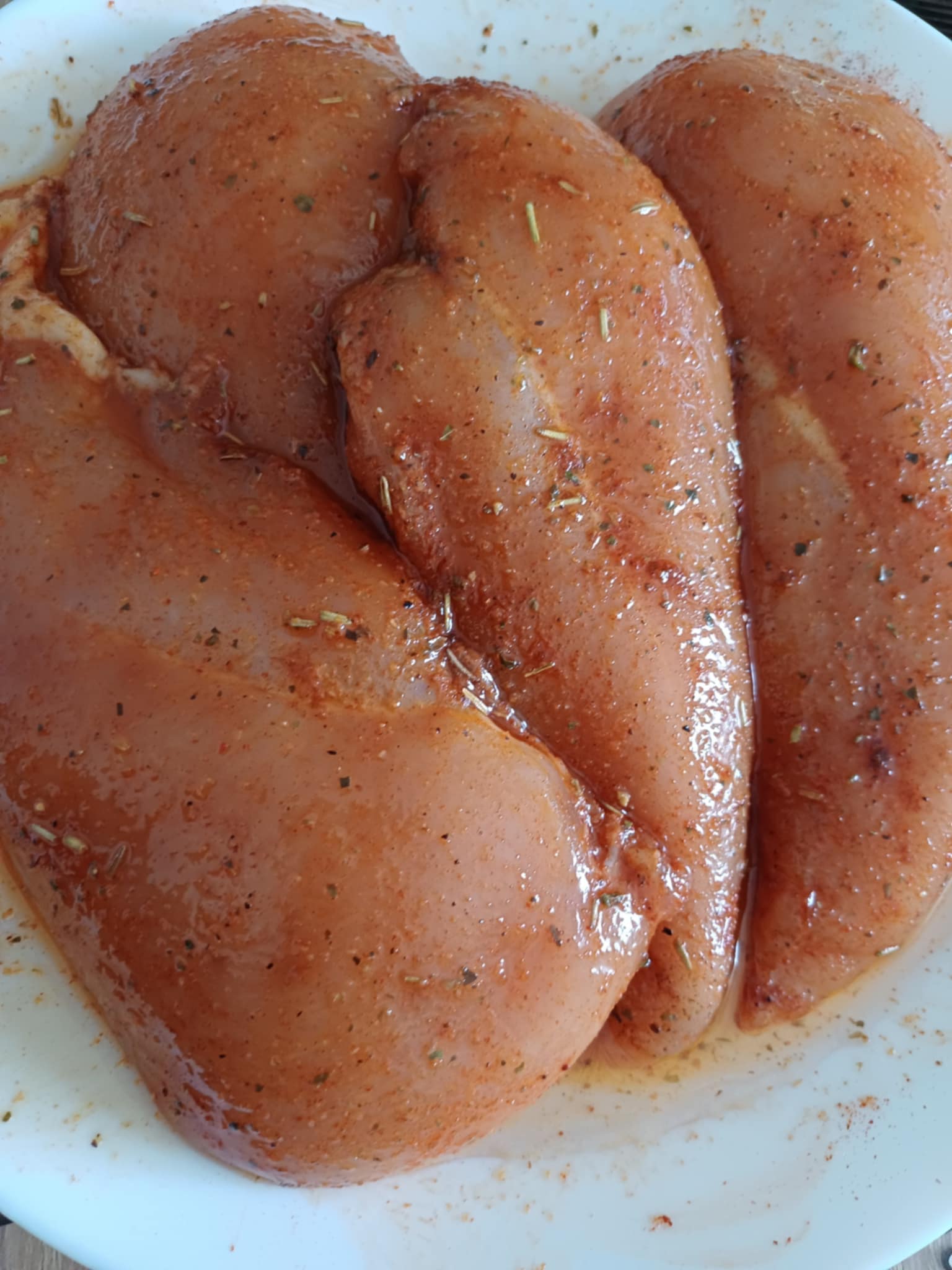 Piept de pui cu sos de ardei copti si smantana - Aromat si gustos