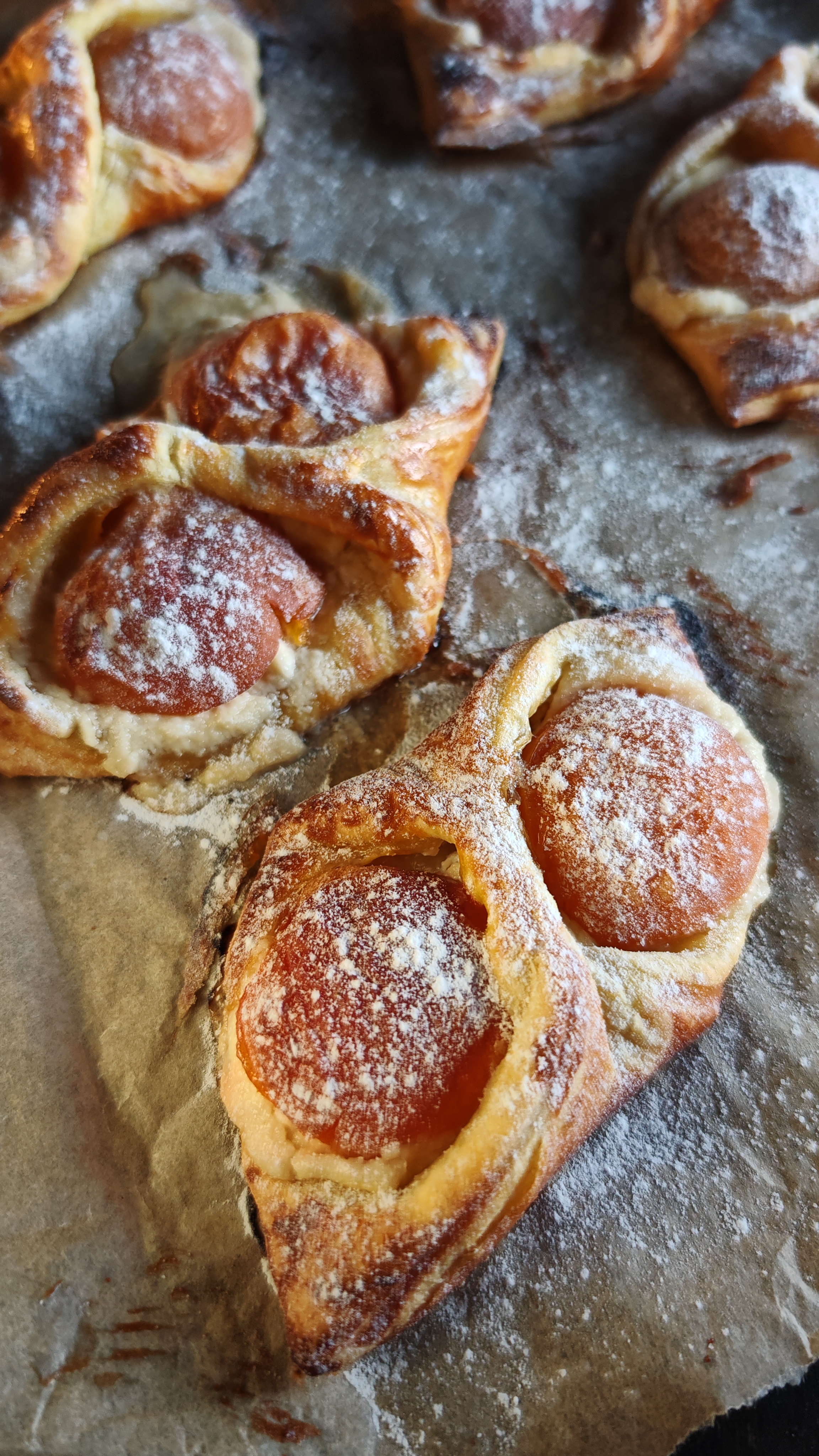 Plăcinte daneze cu caise - Rețeta rapidă și gustoasă