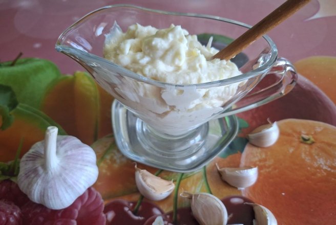 Sos de usturoi cu smantana - pur si simplu delicios