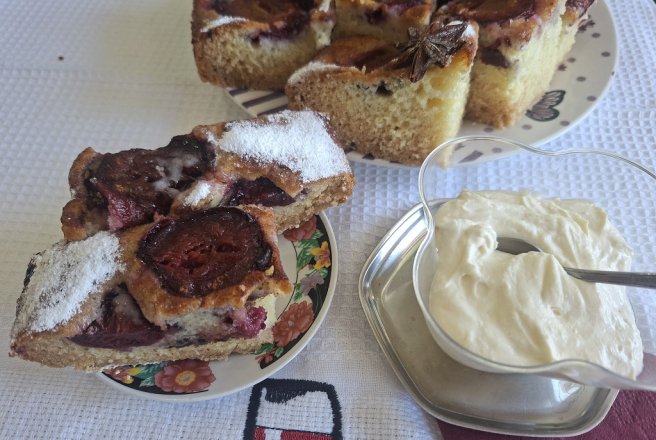 Prăjitura Cobbler cu prune și scorțișoară - Reteta gustoasa si aromata