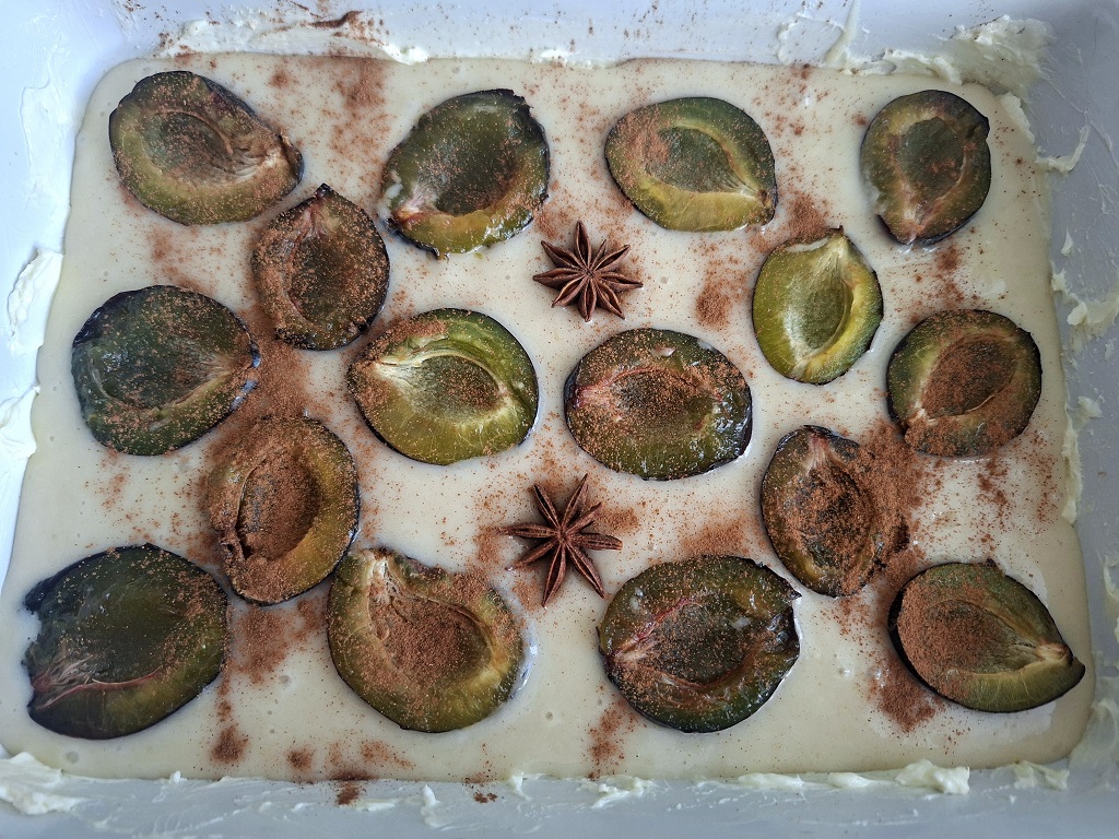 Prăjitura Cobbler cu prune și scorțișoară - Reteta gustoasa si aromata