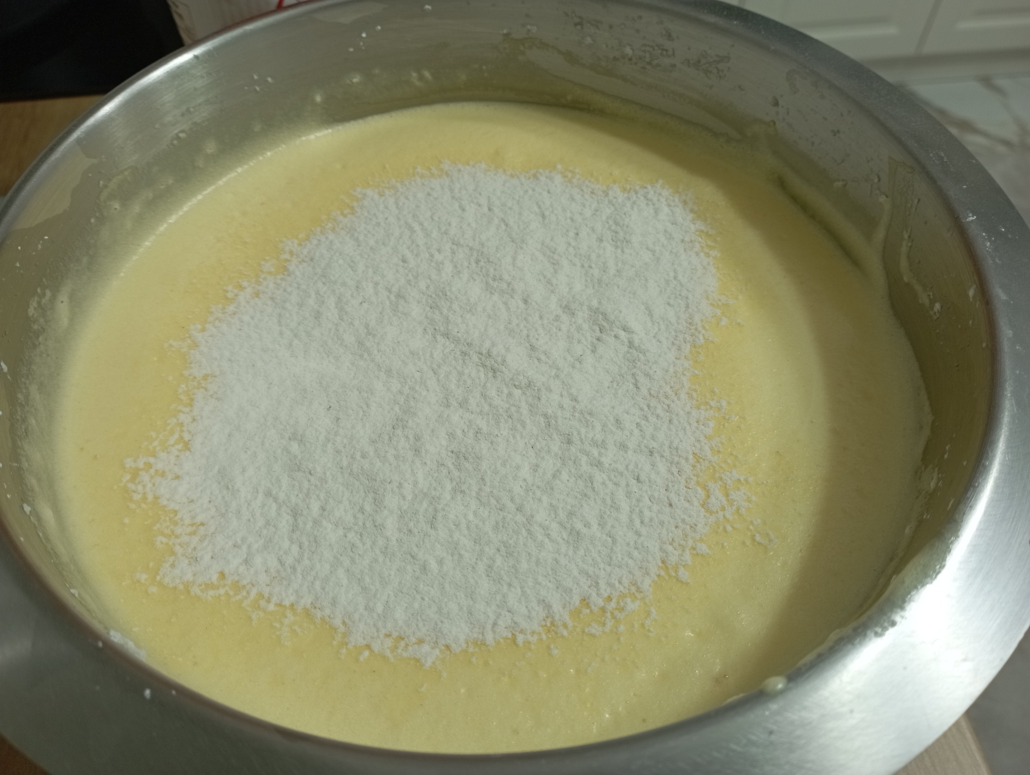 Prajitura rasturnata cu prune, pere si banane - Reteta savuroasa cu fructe