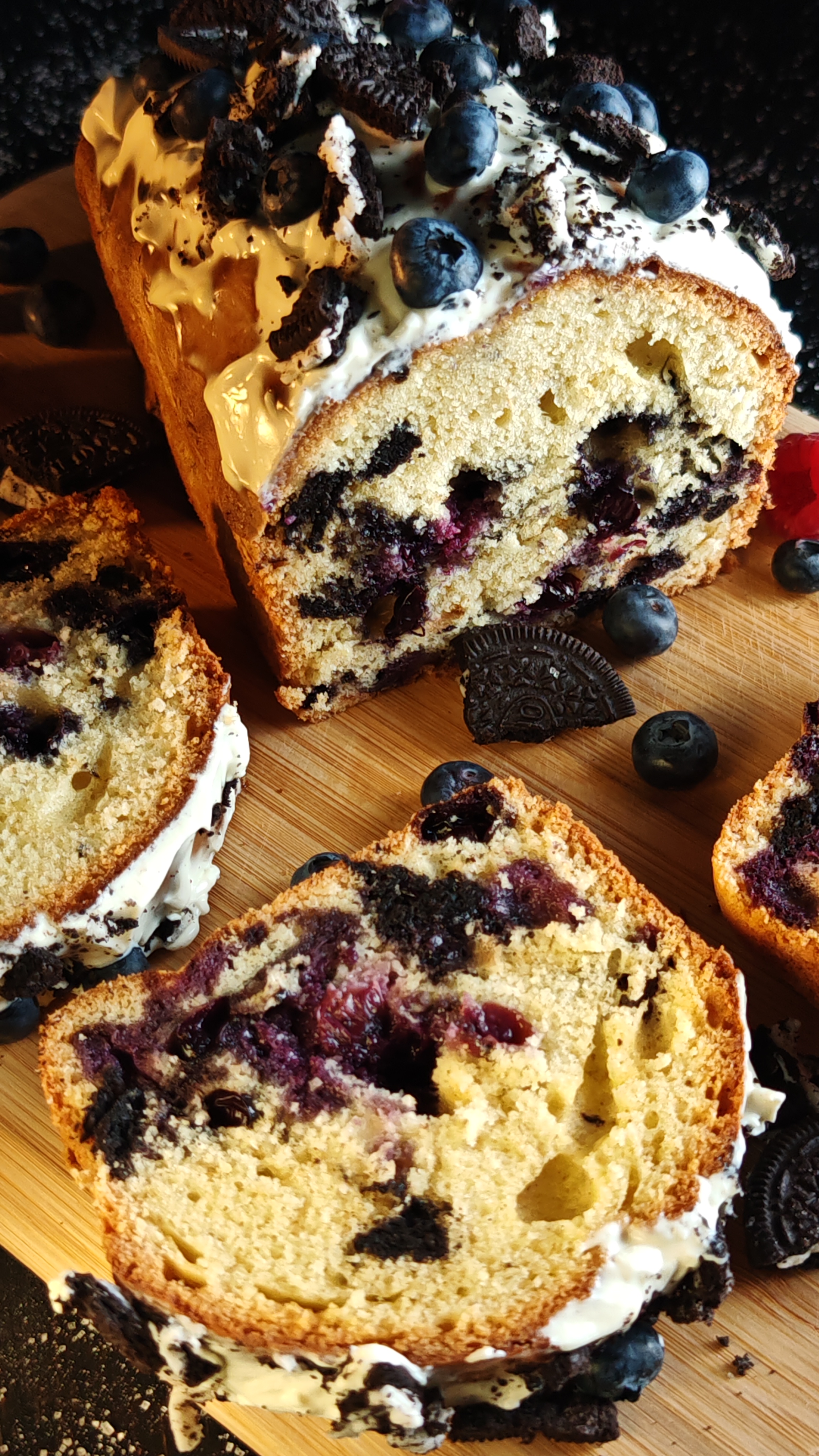 Chec cu Oreo și afine - Deliciu pufos și aromat