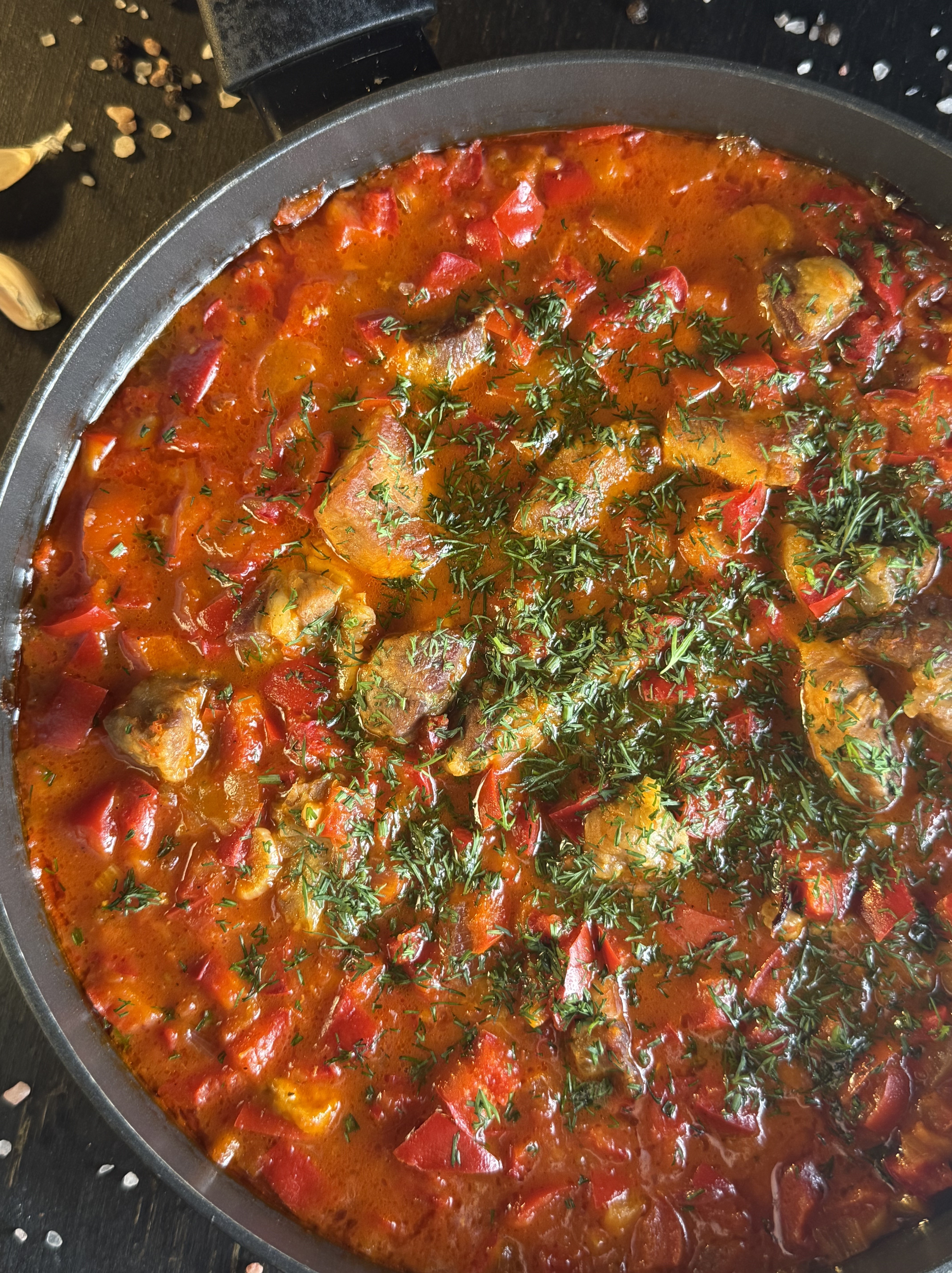 Ostropel cu carne de porc și gogoșari - Rețeta savuroasă de toamnă