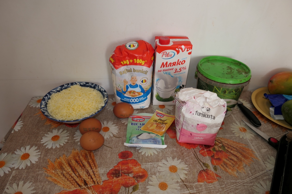Prajitura cu mango si pralina cu alune de padure