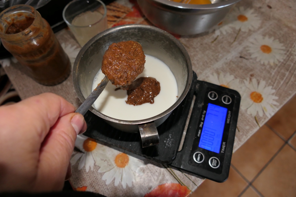 Prajitura cu mango si pralina cu alune de padure