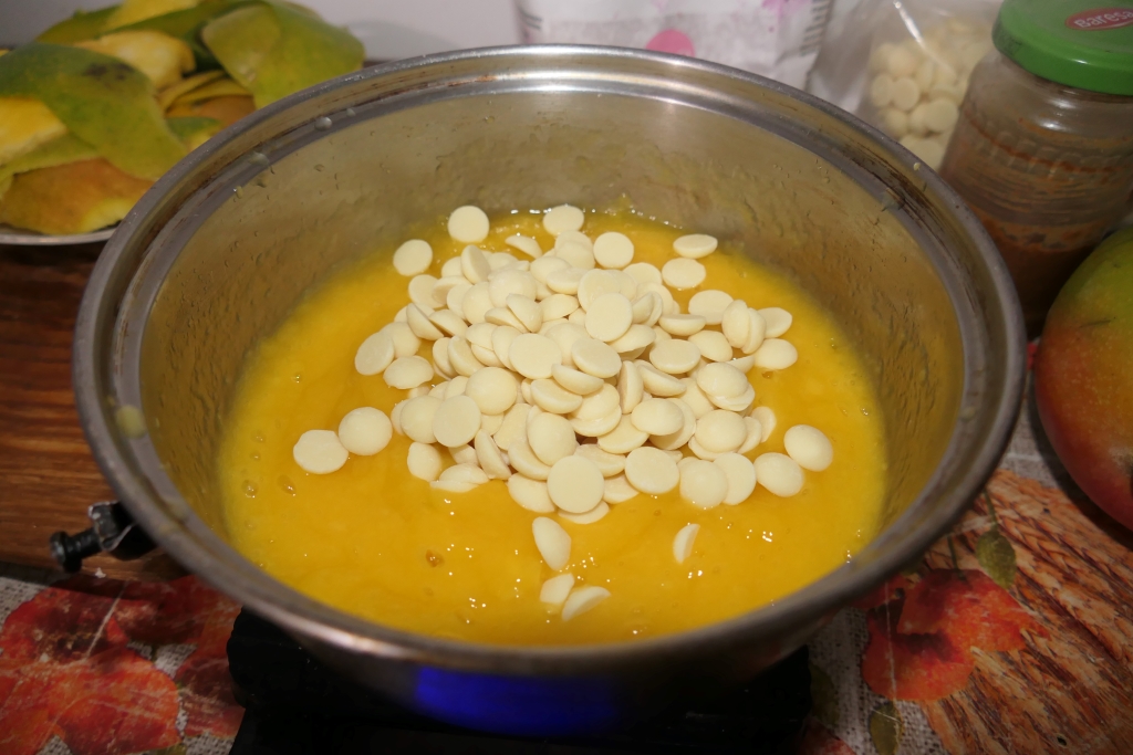 Prajitura cu mango si pralina cu alune de padure
