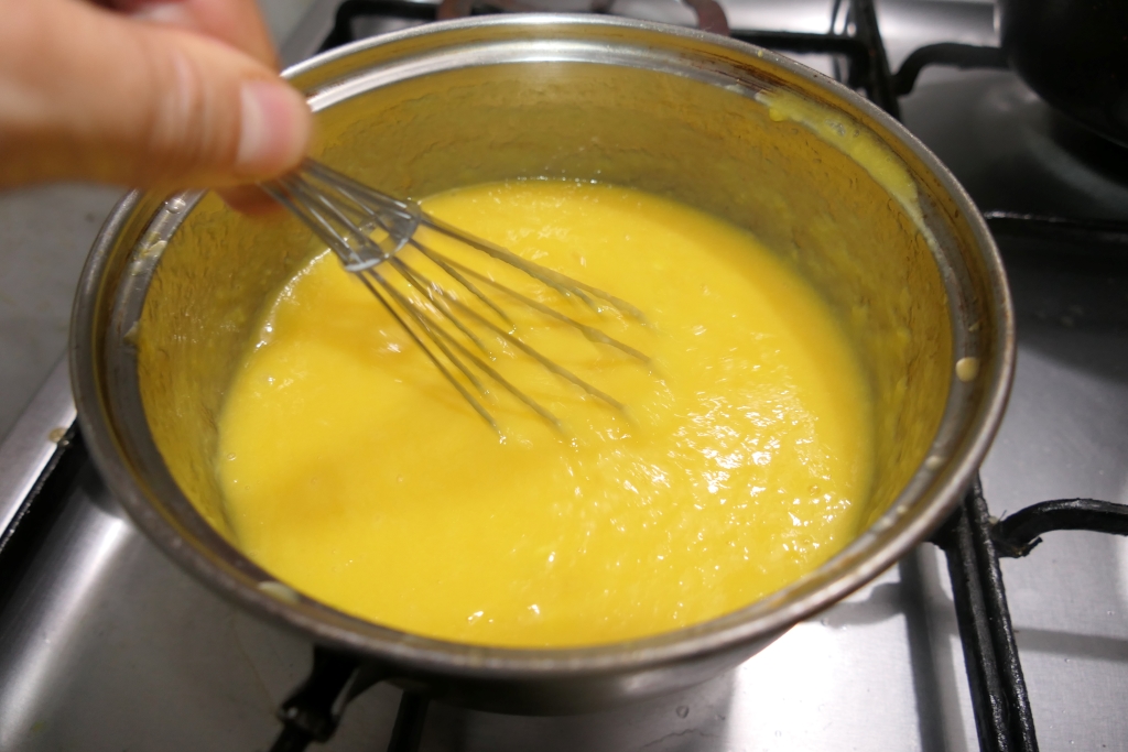 Prajitura cu mango si pralina cu alune de padure