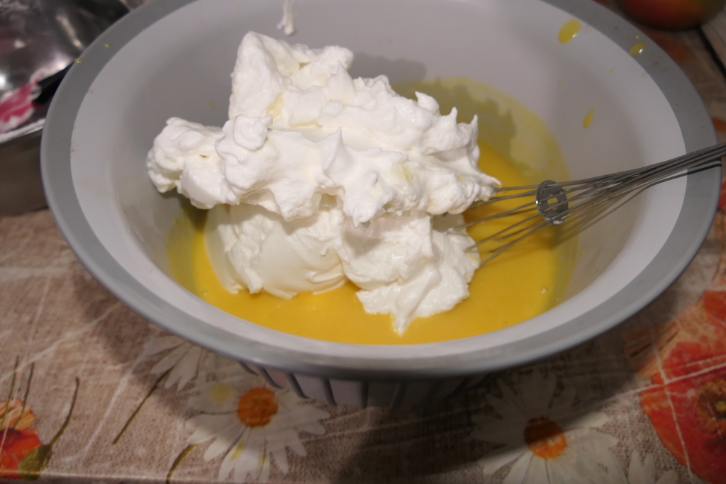 Prajitura cu mango si pralina cu alune de padure
