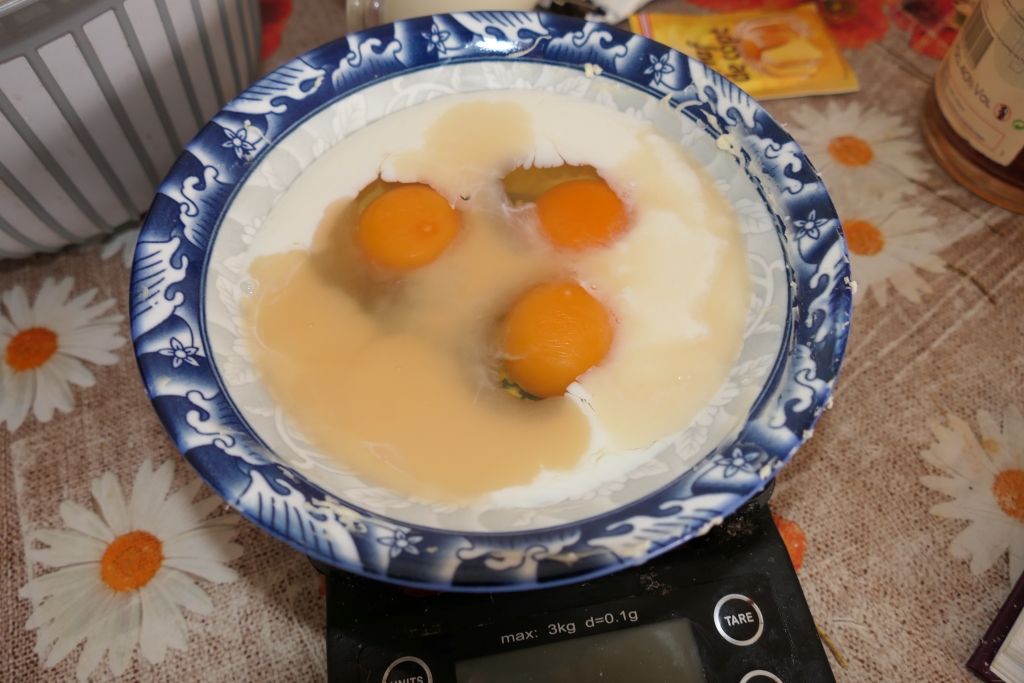 Prajitura cu mango si pralina cu alune de padure - Reteta delicioasa de casa