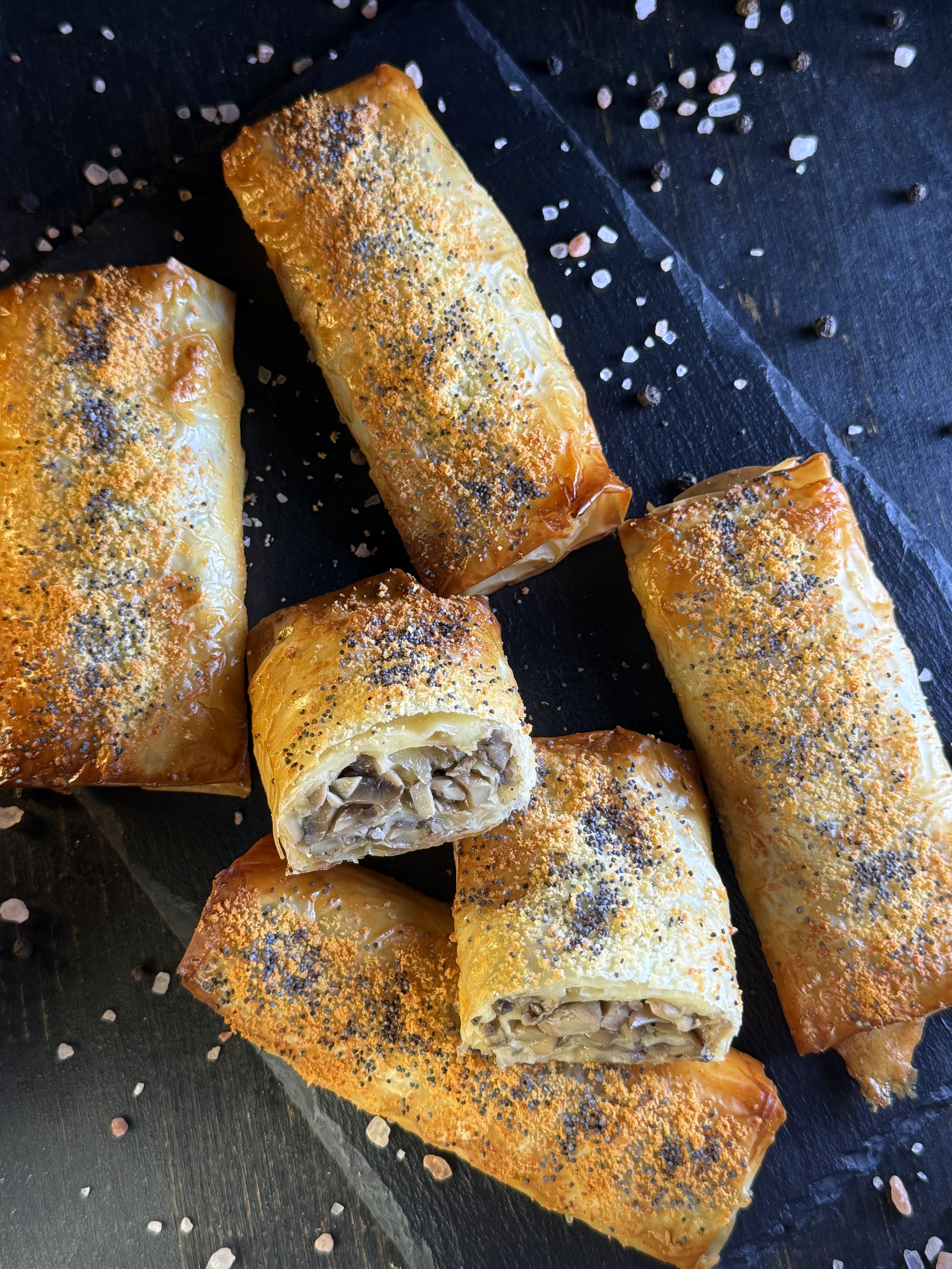 Mini ștrudele cu ciuperci - Rețeta rapidă și savuroasă