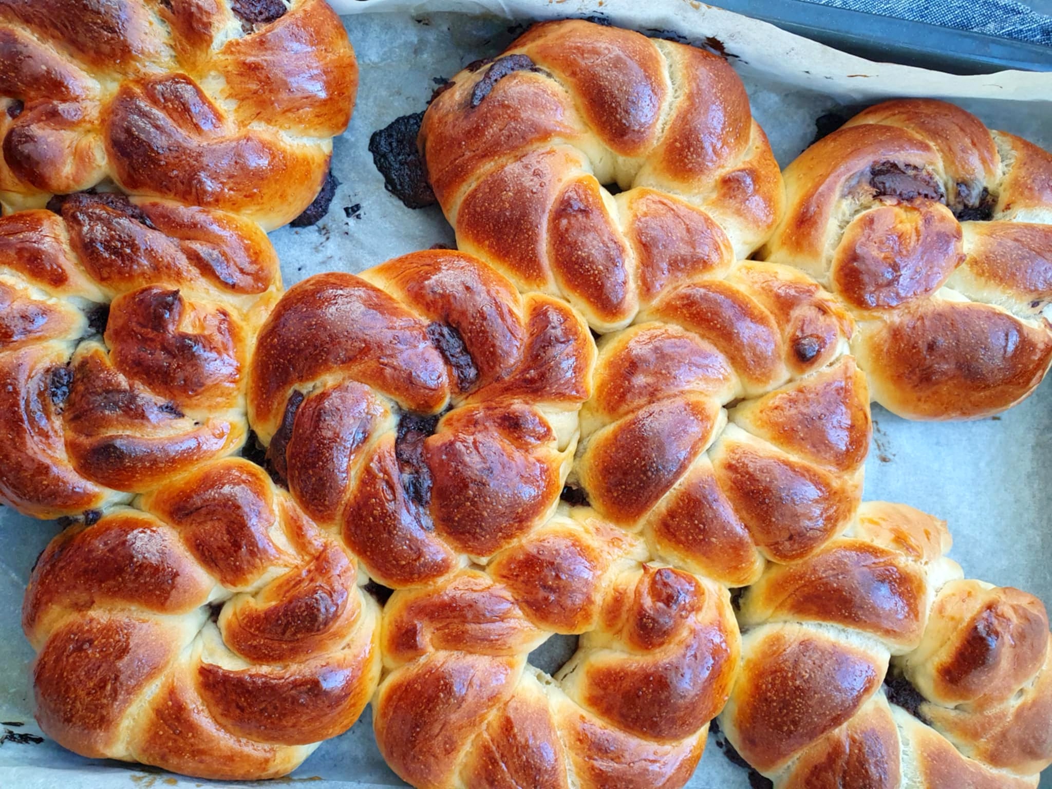 Chifle cu nutella - Fragede, aromate si pline de crema