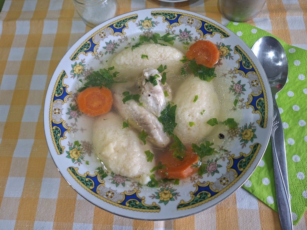 Supa de pui cu galuste de gris – Buna ca la mama acasa