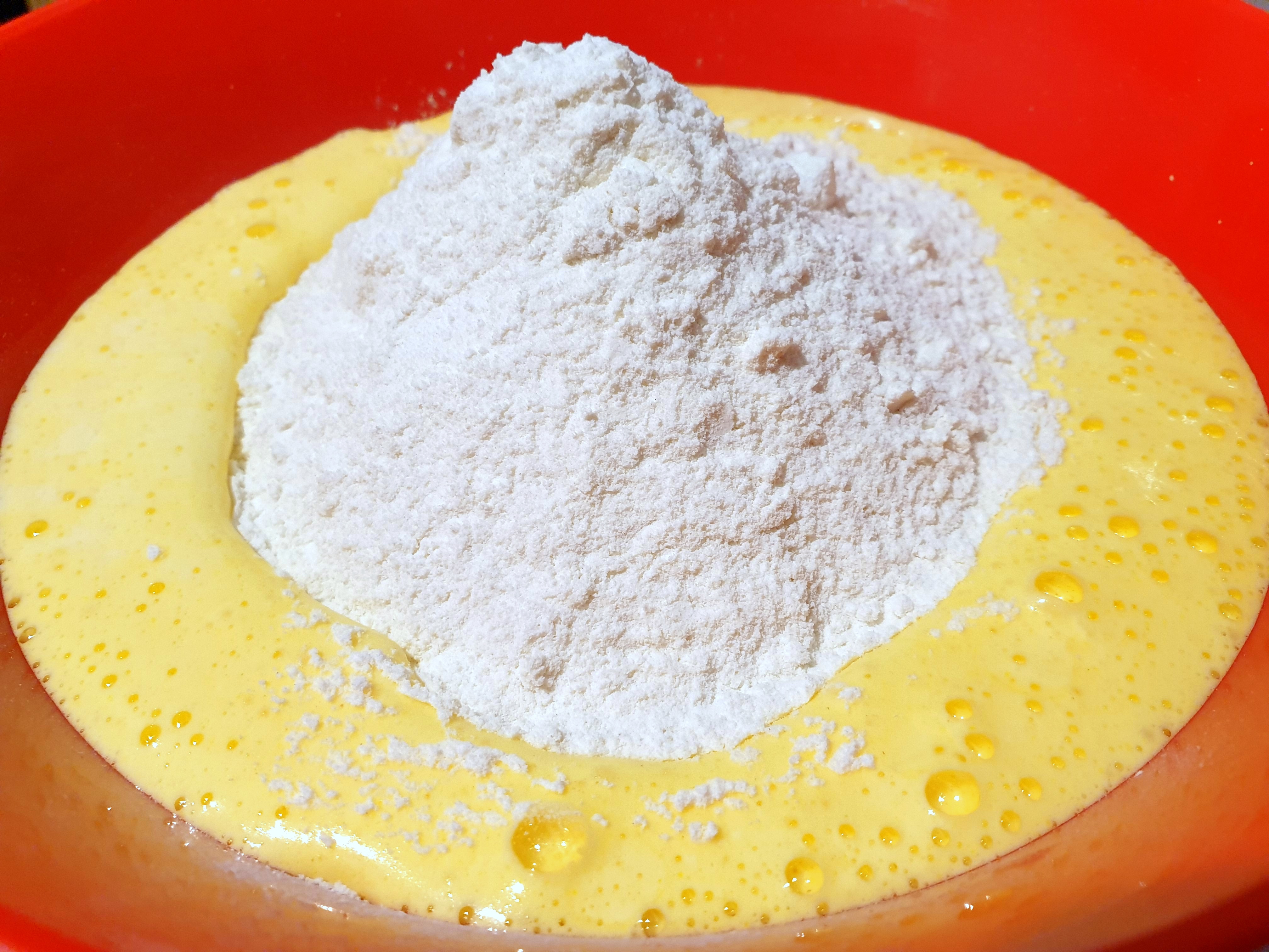 Prajitură cu dovleac plăcintar și bezea cu nuci - Deliciu de toamnă