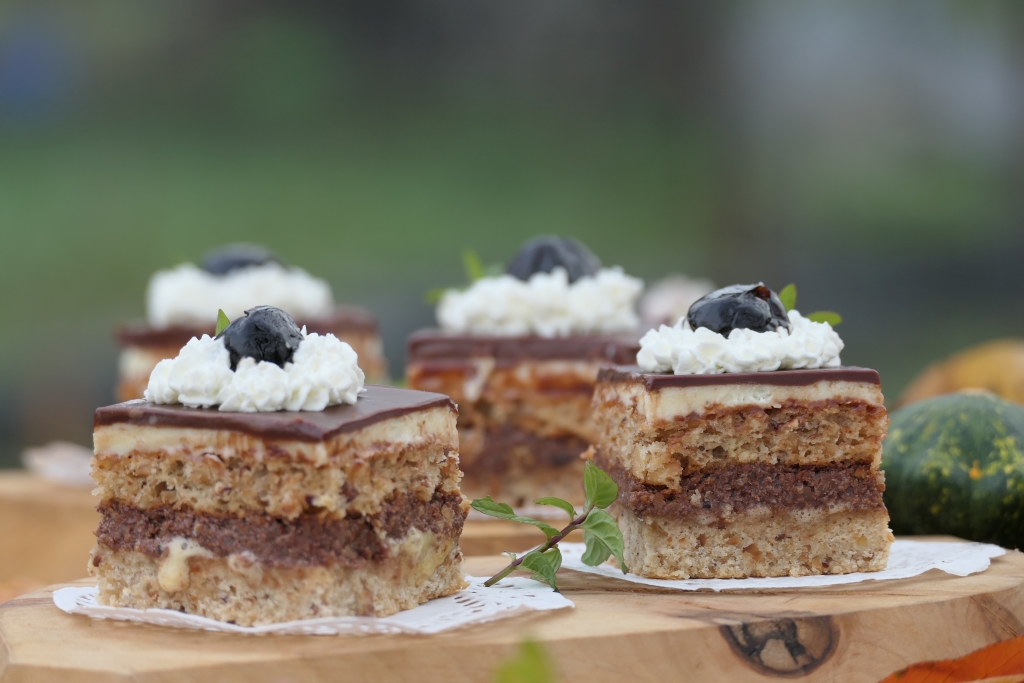 Prajitura cu dragoste ( Leontina 55 )