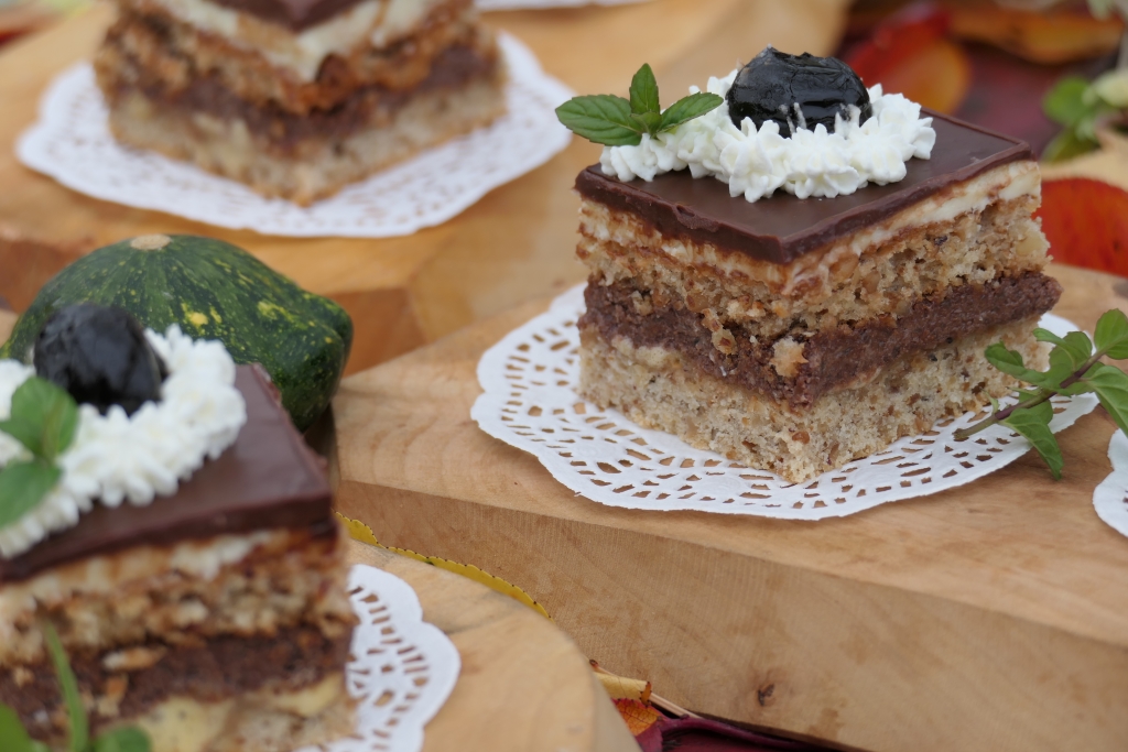 Prajitura cu dragoste ( Leontina 55 )