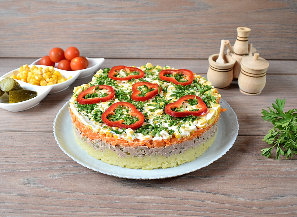 Salata in straturi cu legume si ton