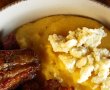 Tochitură de porc cu mămăligă și brânză - Rețeta moldovenească plină de savoare-0